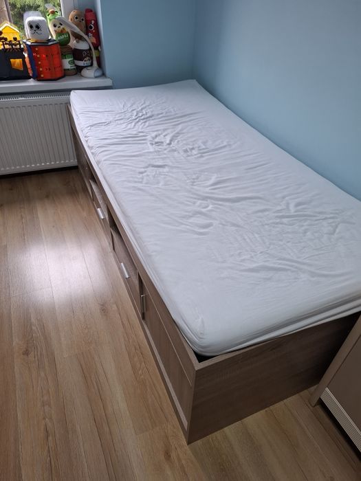 Komplet mebli; komoda, regał, biurko, łóżko