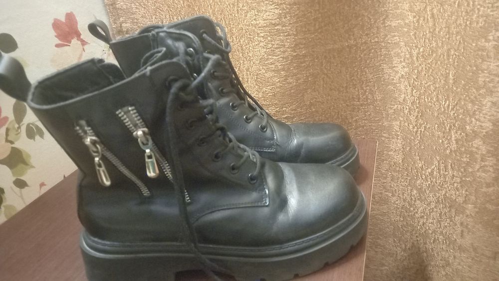 Сапожки зимові,чорного кольору,дуже теплі,стан ідеальний