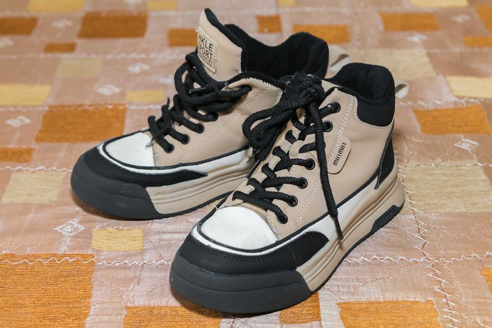 Стильні, якісні та зручні чоботи хайтопи, р.35, 21,5 см