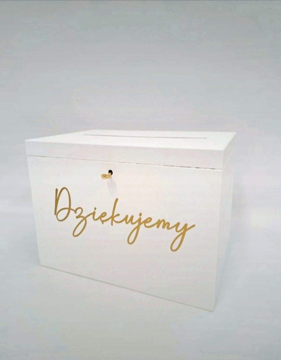 Białe pudełko na koperty o wymiarach 29x20x23cm z złotym napisem ślub