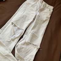 Белые рванные джинсы