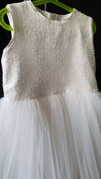 Rever Biała sukienka z ozdobnymi koralikamii tiulowa  Sisi 140 146