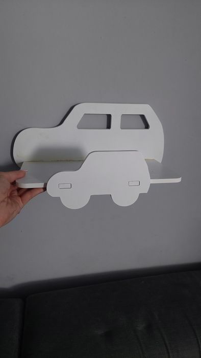 Półka auto na książki wisząca dla chłopca