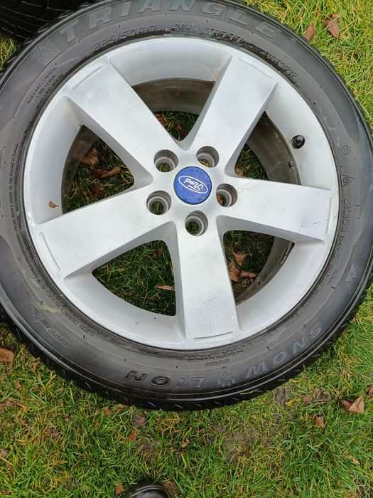 Alufelgi z oponami zimowymi 225/50R17, Ford.