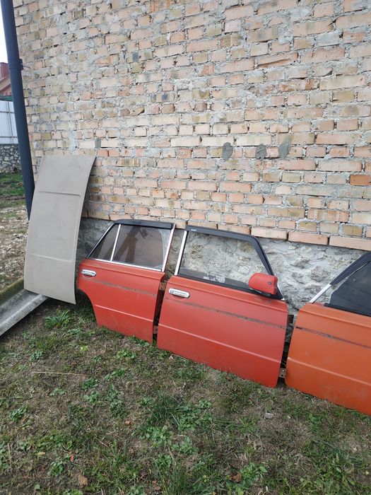 Кузовщина двері капот ВАЗ 2106