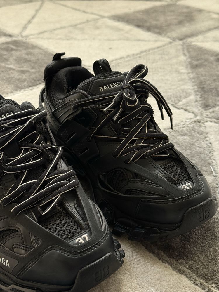 Balenciaga track black