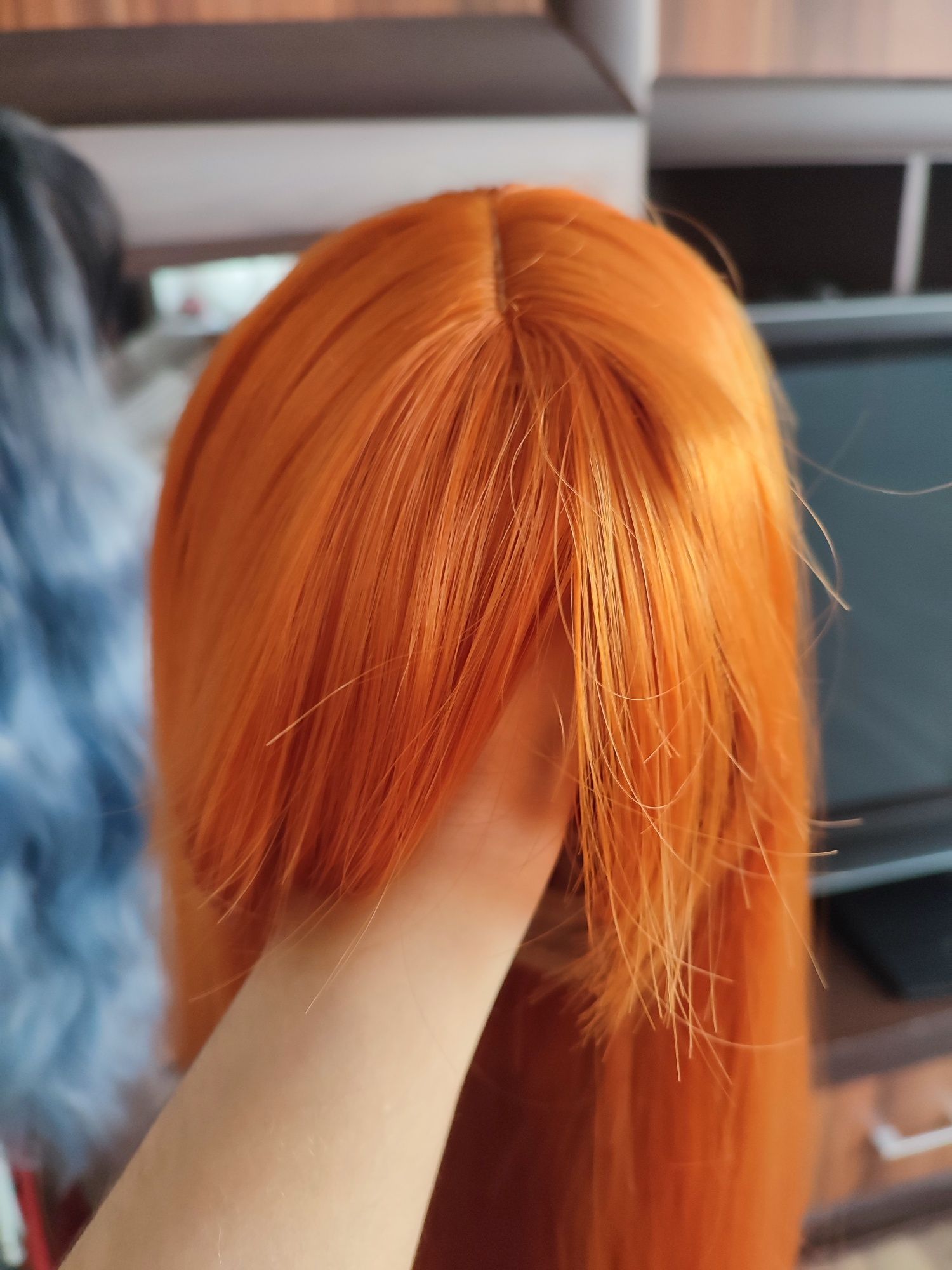 Nowa pomarańczowa peruka