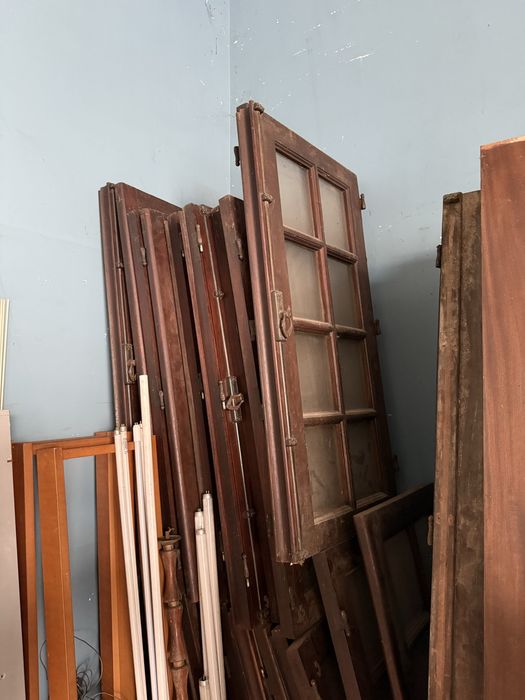 Portas de Madeira e Janelas