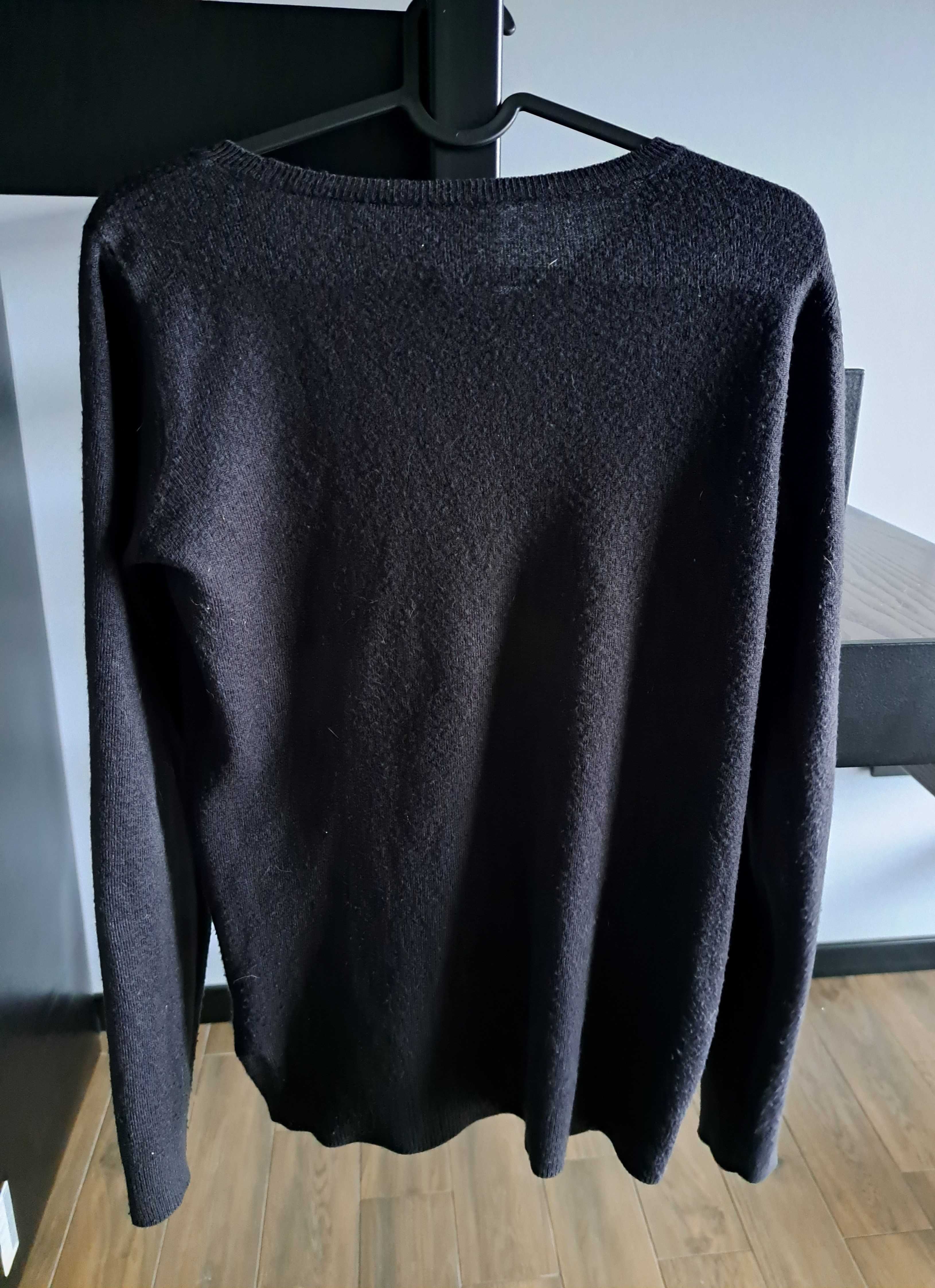 Czarny sweter Sinsay