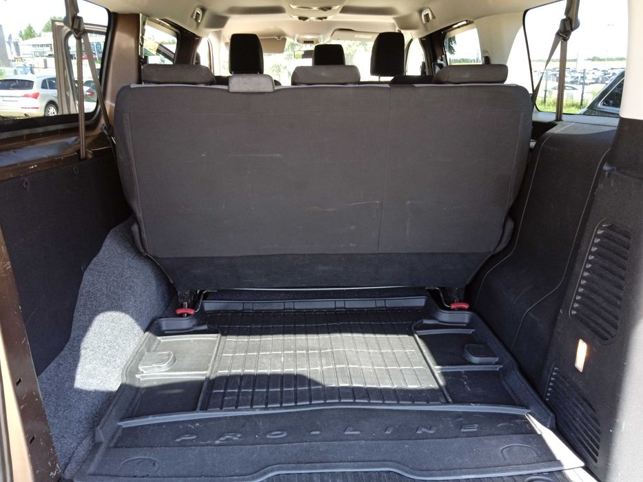 Wynajem Peugeot Traveller LONG 9 osób Toyota Proace LONG 9 osób