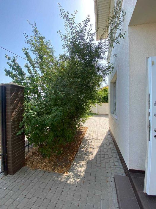 будинок  з зоною відпочинку та місцем двух авто по ціні квартири!!!