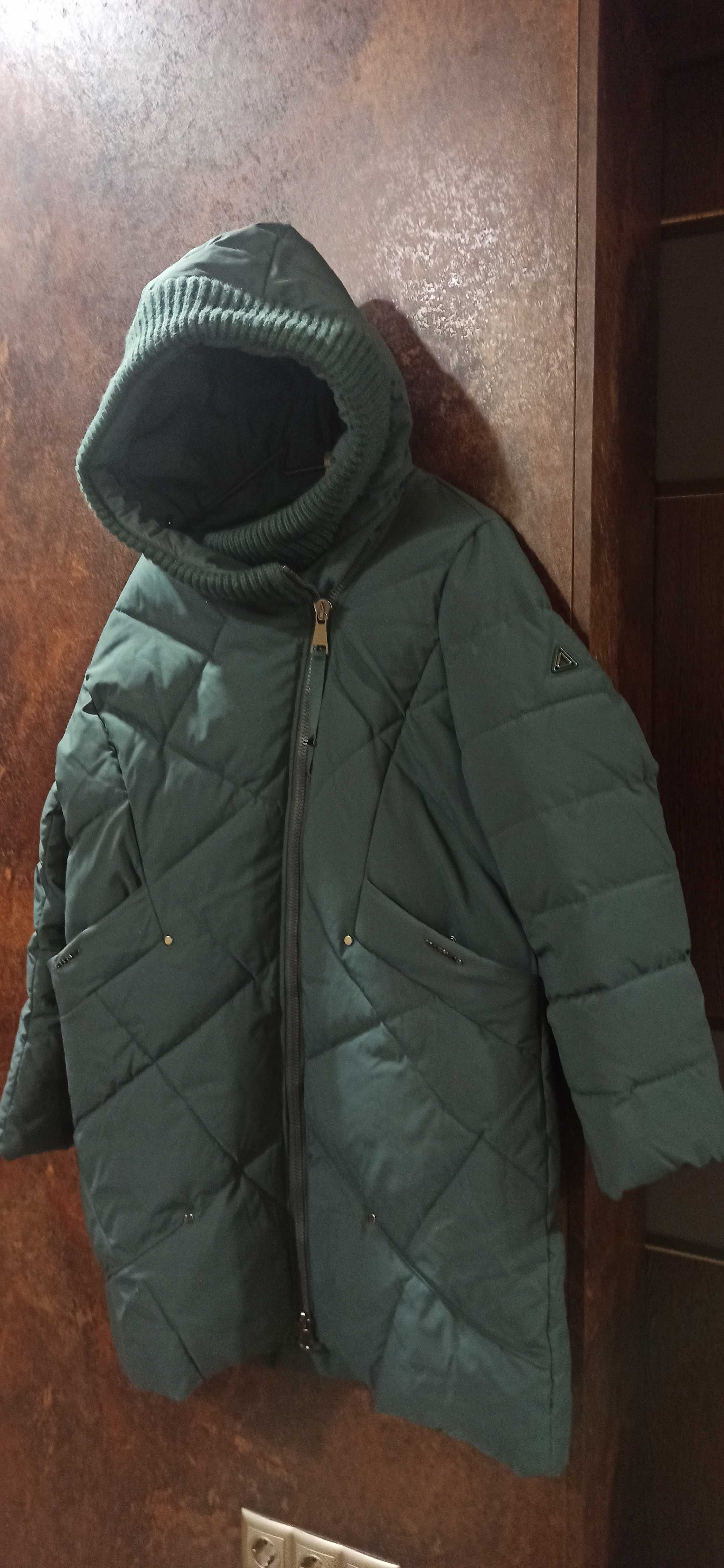 Продам пуховое пальто с капюшоном