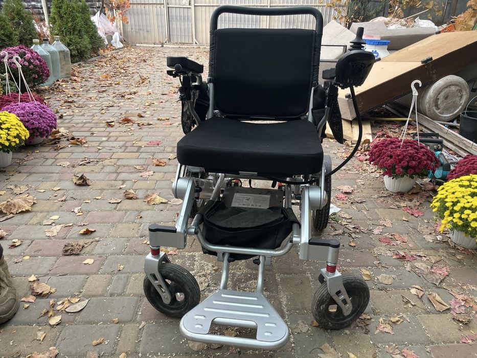Інвалідне крісло з електродвигуном