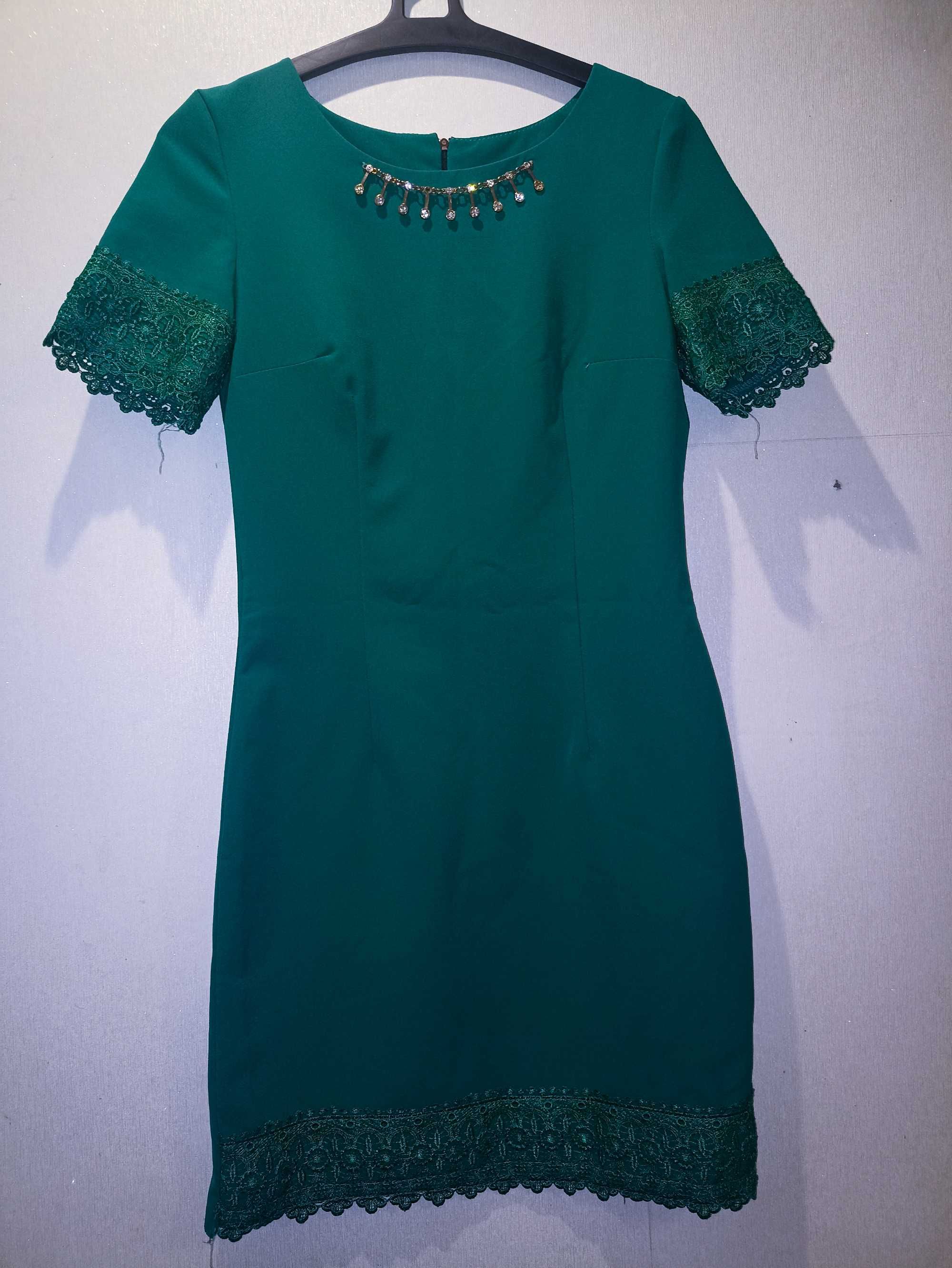 Сукня 42 розміру зеленого кольору