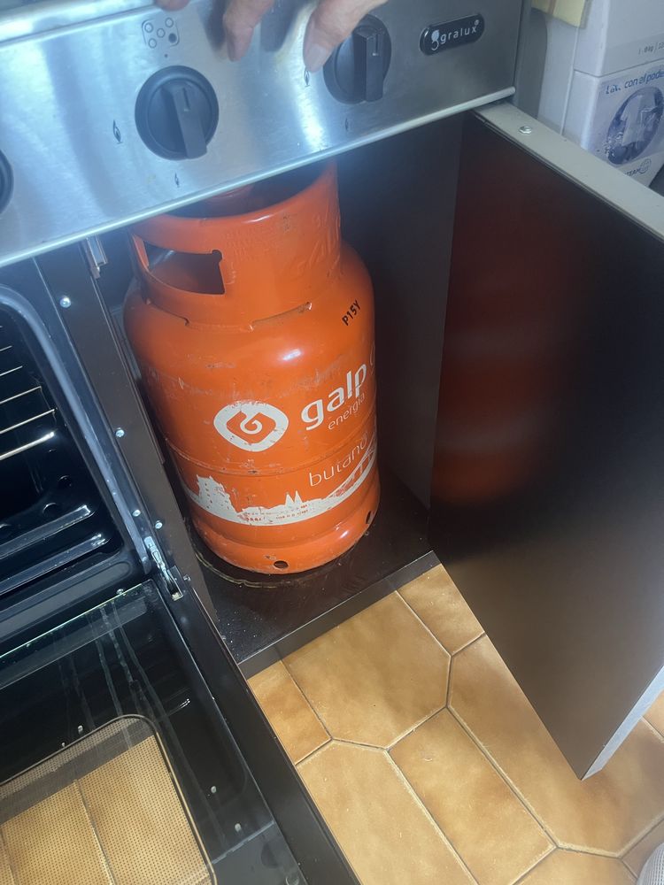 fogao a gas com 5 bocas e forno comprado em Dezembro