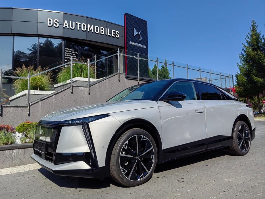 DS Automobiles N°8 DSN8 Jules Verne masaże wentylacja kamery 360 nawiew na kark 350KM 4x4