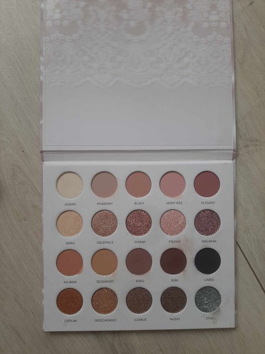 Paleta cieni Paleta Neutralna Glambox edycja 20