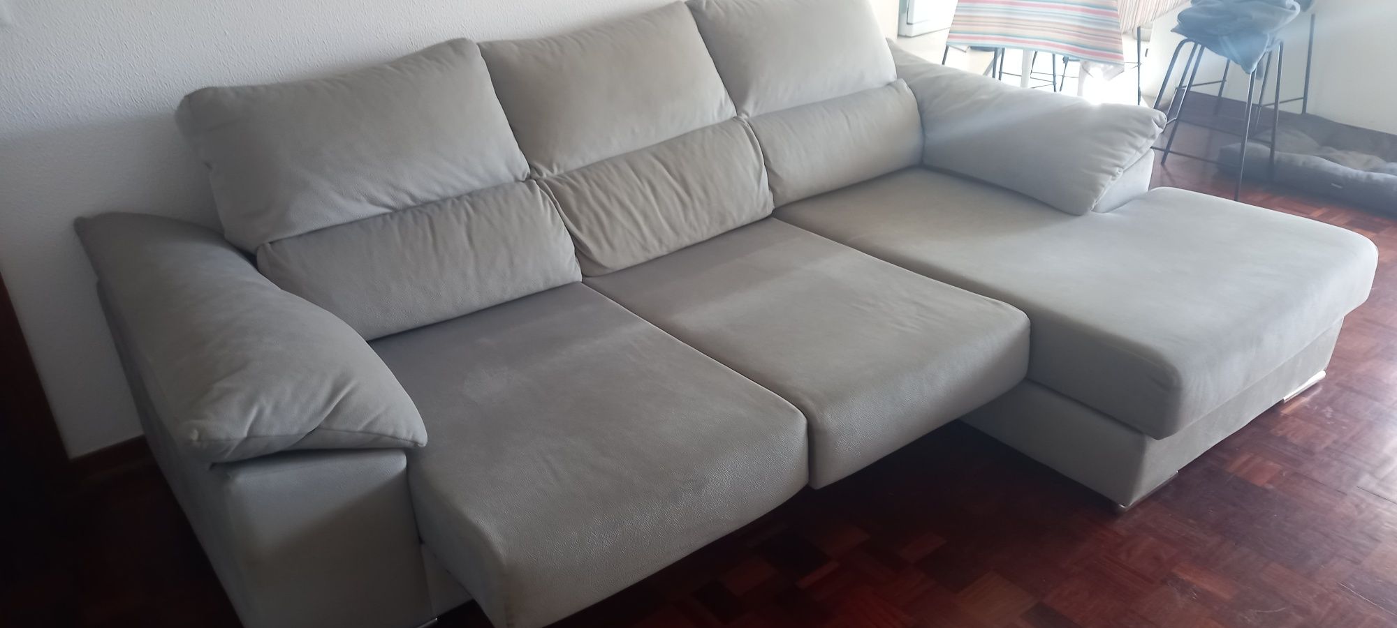 Vende se sofa com chaise long tres lugares