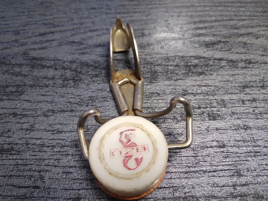 Otwieracz do kapsli OZB Warszawa syrenka z zamykaczem Prl