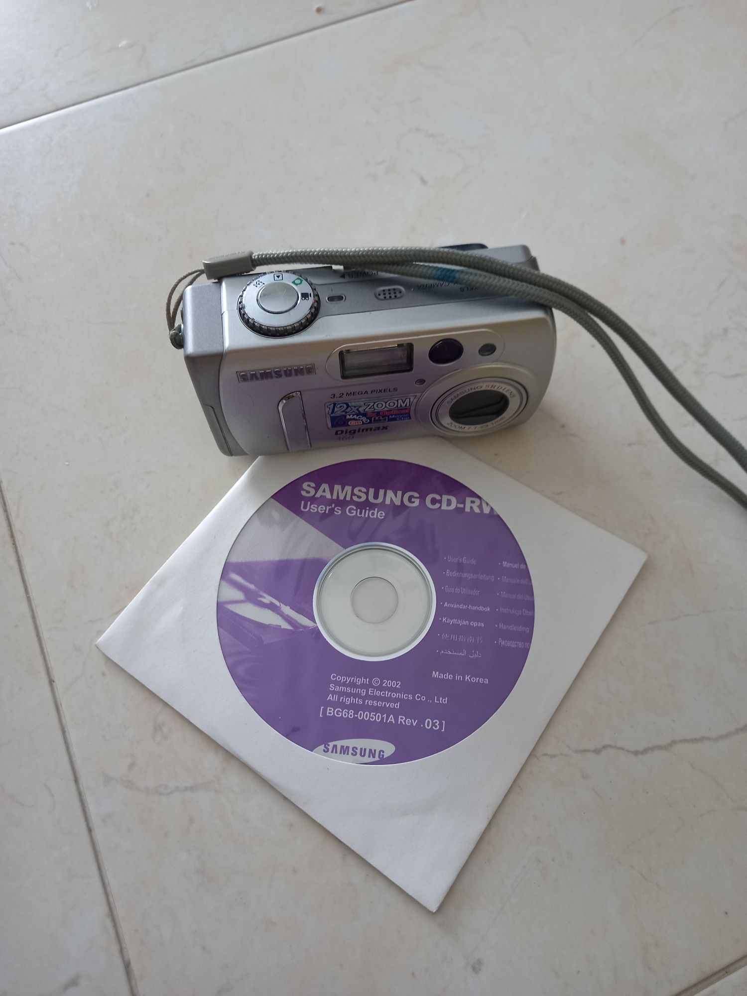 Máquina fotográfica Samsung com cd e cartão SD