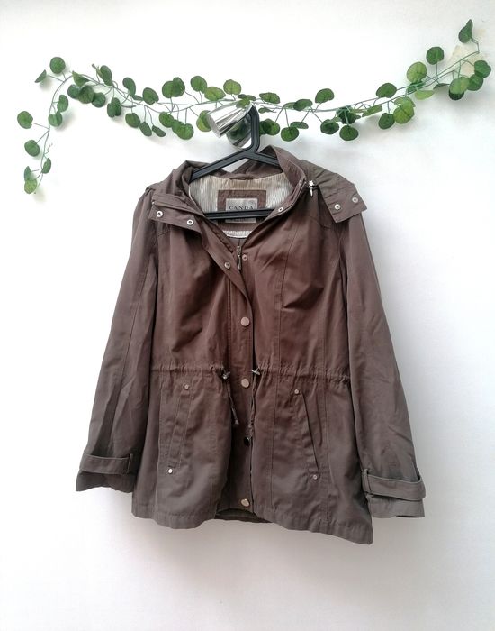 Casaco Impermeável em tom acastanhado