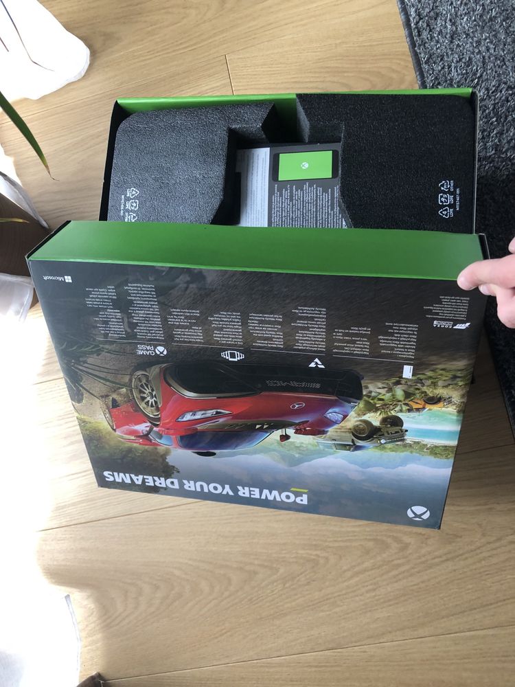 XBOX series X 1TB Forza Horizon 5 Edition + dwa kontrolery, okablowani