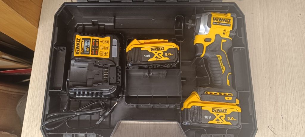 Zakrętak DeWalt dcf850p2 2x5ah