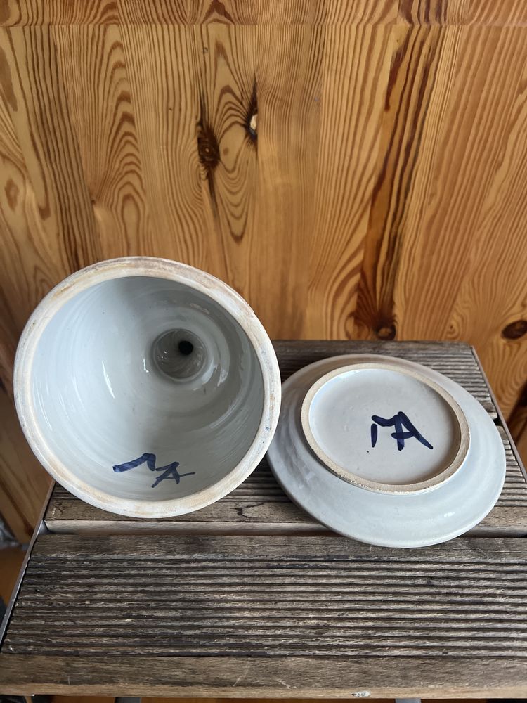 Sprzedam ceramiczny sygnowany pojemnik w kształcie BABY.