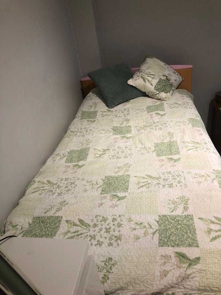 Vendo Cama Solteiro em Bom Estado