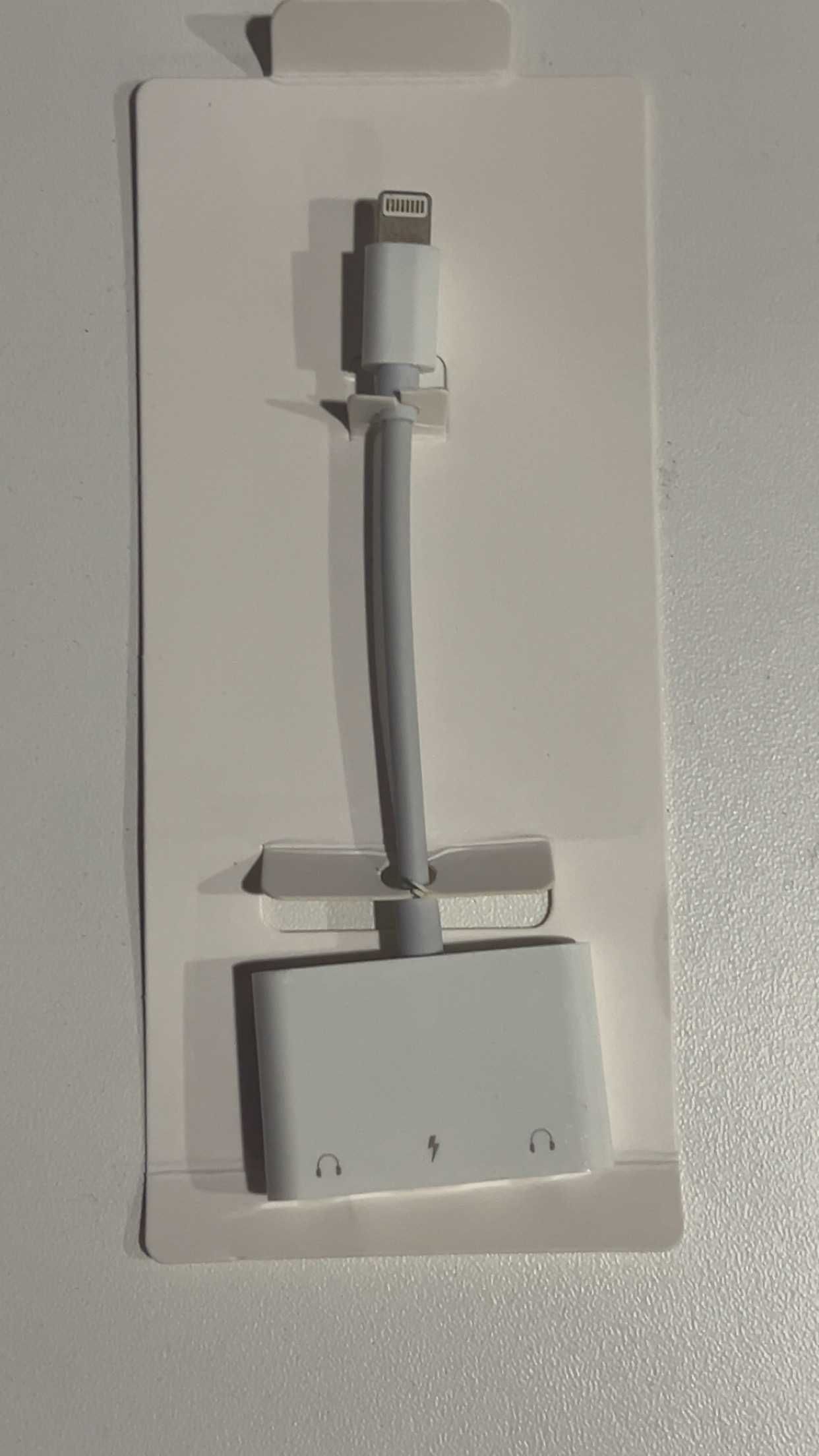 Adapter z Lightning 2 wejścia jack 3.5mm i usb c