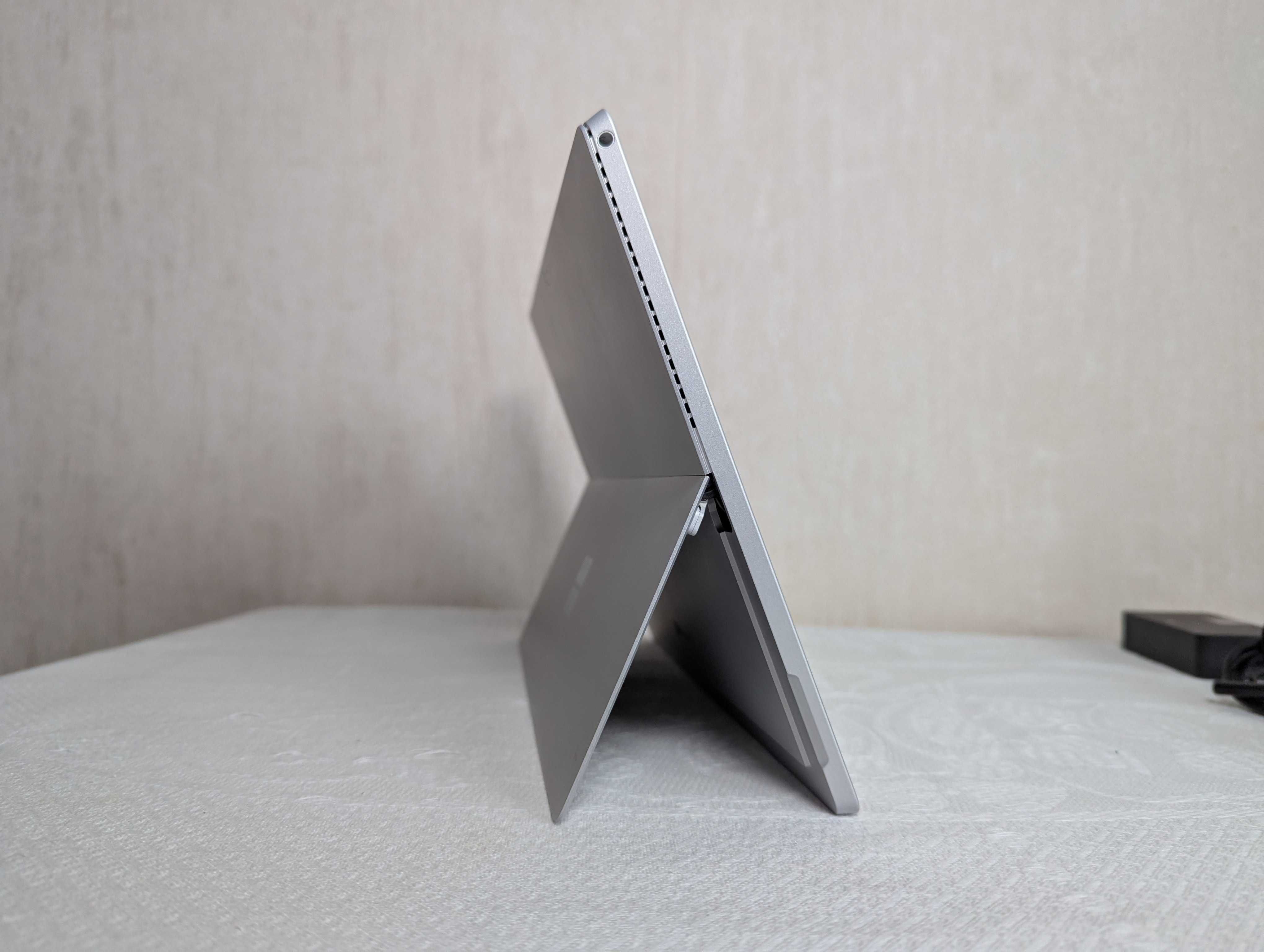 Microsoft Surface Pro 4 8/256gb Intel i5-6300u