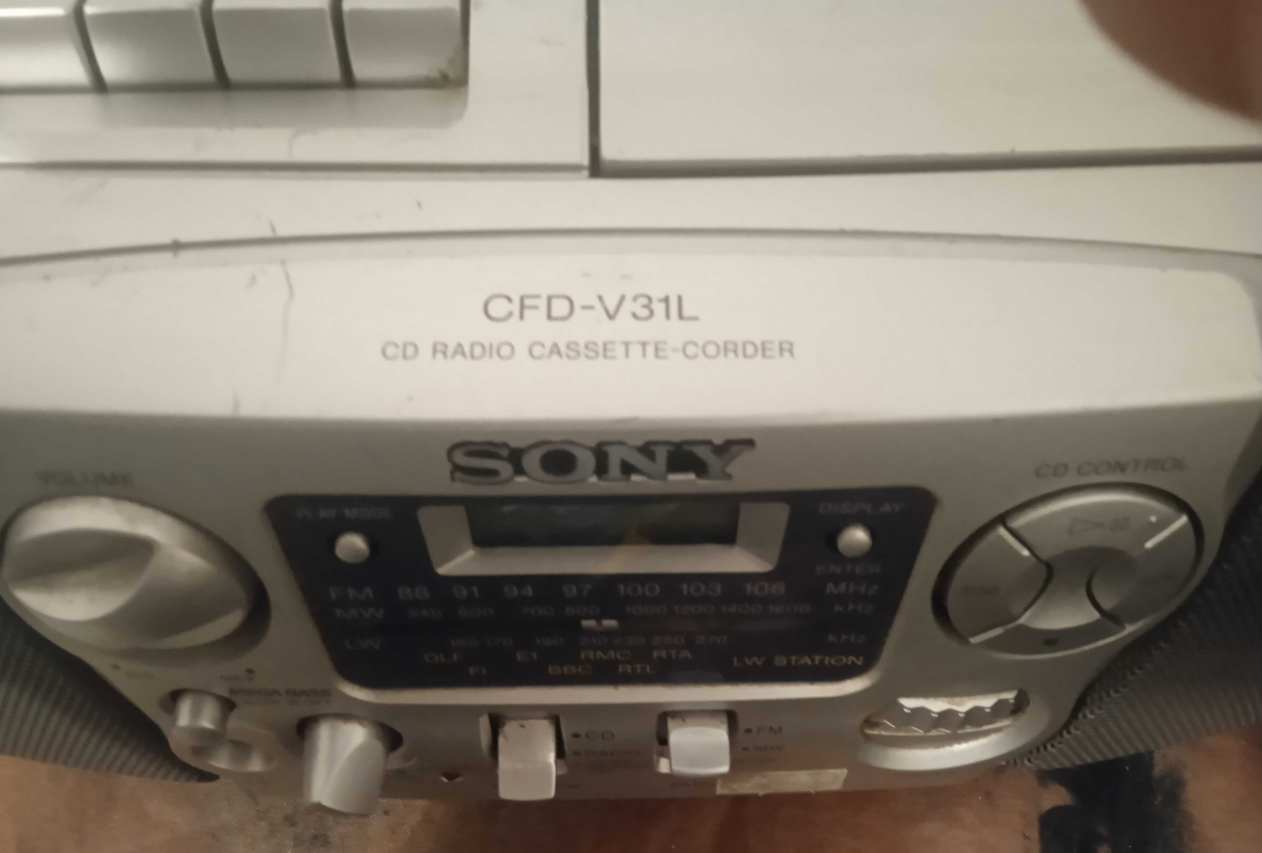 Rádio sanyo com leitor CDs e cassetes