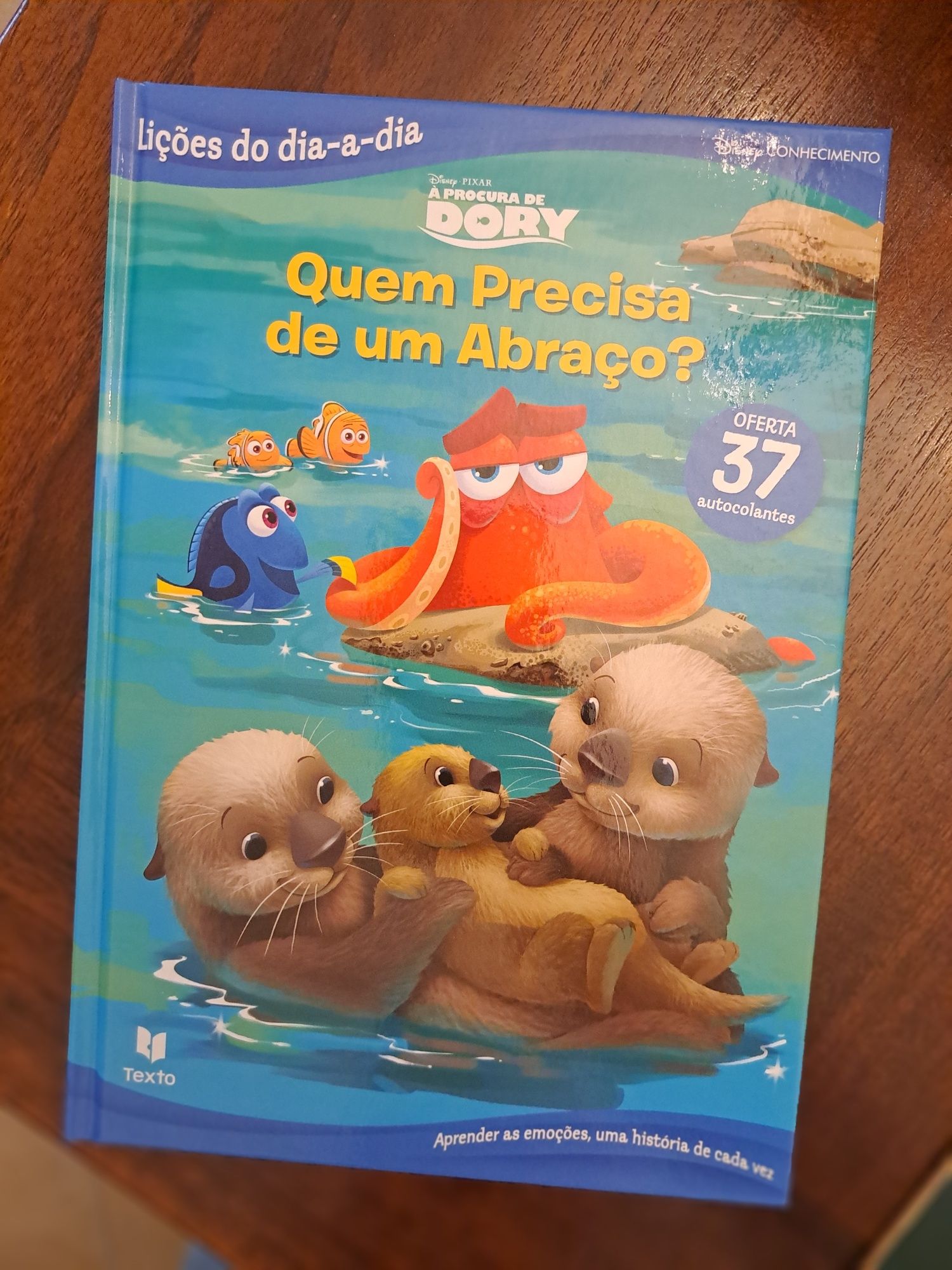 Livro "Quem precisa de um abraço"