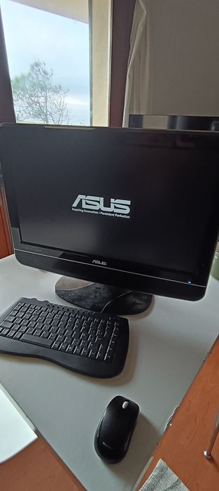 TV monitor ASUS 22T1E é um monitor LCD TV de 22 polegadas.