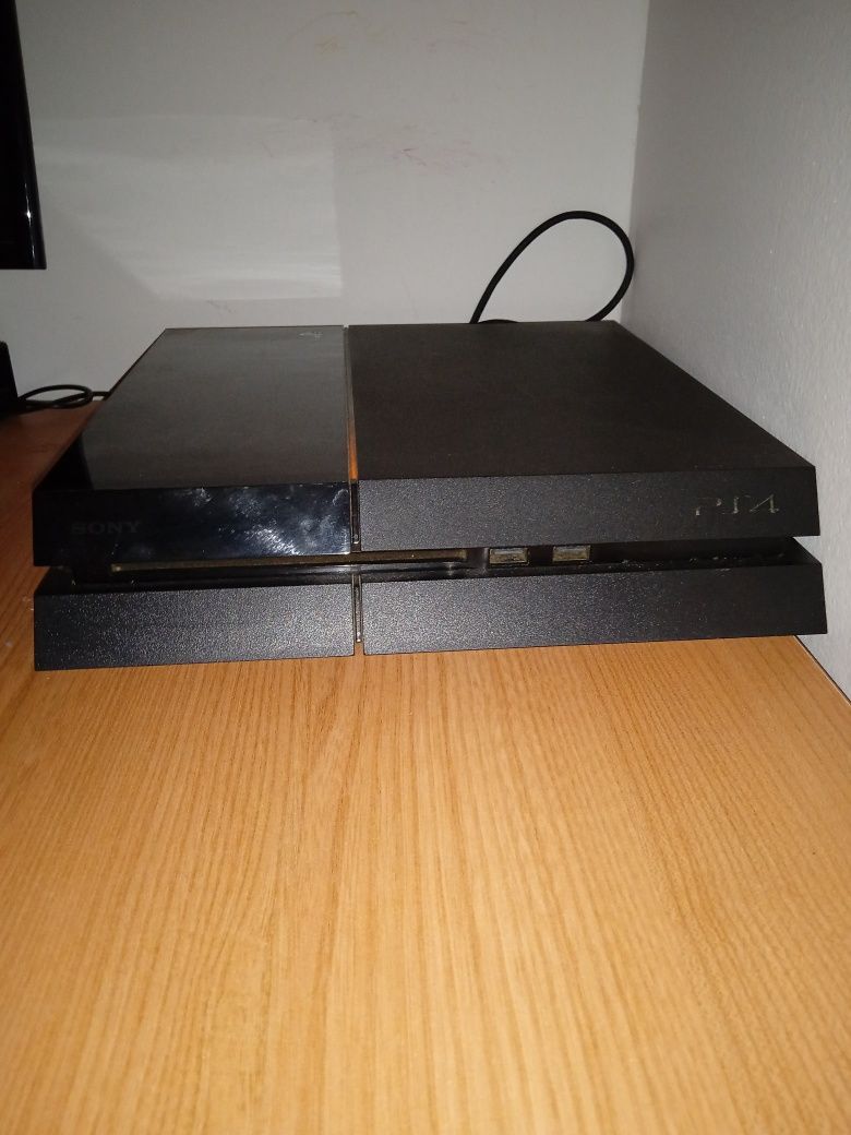 PlayStation 4 500gb + comando + jogos