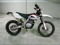 Mota AJP 250 cc com pneus novos