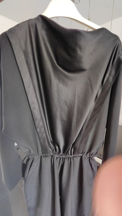Czarny kombinezon atlasowy przód S M/L