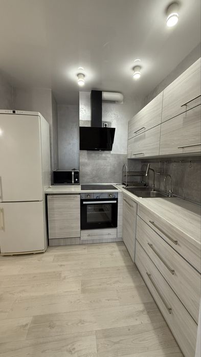 Евро двухкомнатная с ремнотом в кадоре на Сахарова