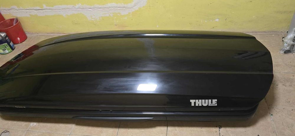 Bagażnik dachowy Thule Dynamic M oraz relingi dachowe Thule.