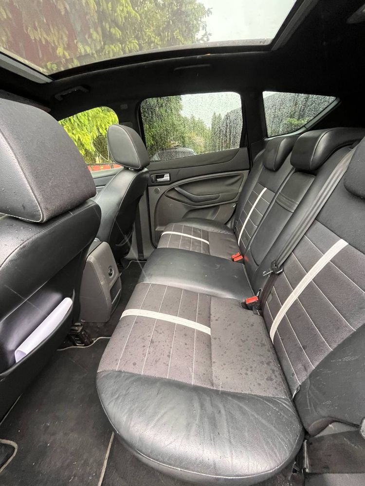 Ford Kuga MK 1 kolor czarny panoramiczny dach