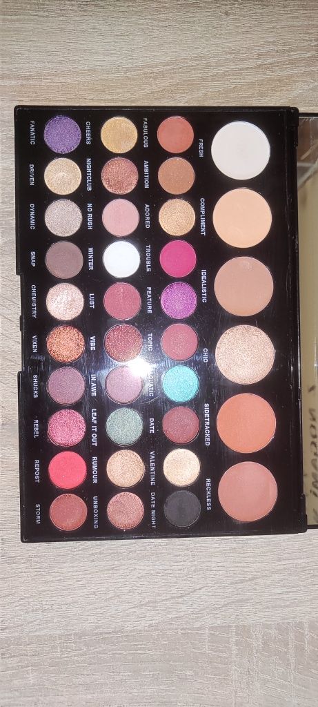 Paleta cieni REVOLUTION