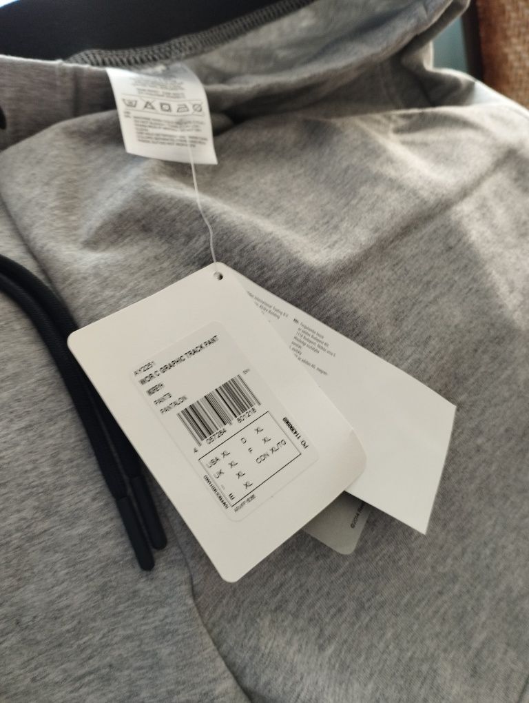 Spodnie Reebok Workout Cotton Graphic AY2251 rozmiary S, M