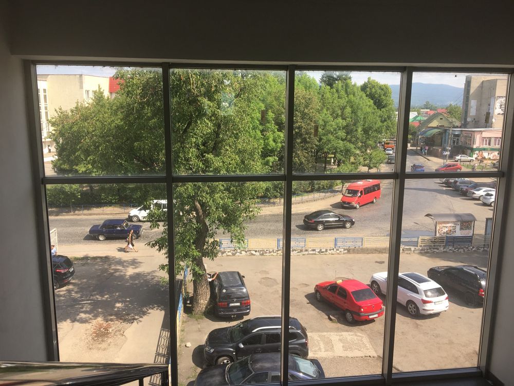 Продаеться діючий торговий центр , VIP, у центі м. Іршава