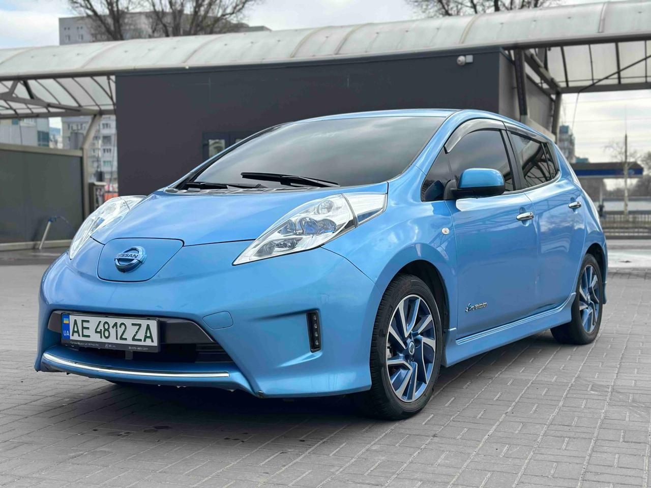 Продам nissan leaf