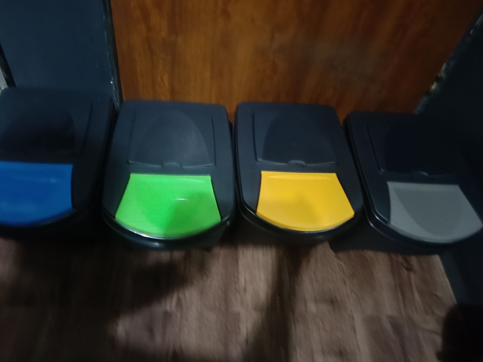 Pojemniki do segregacji smieci