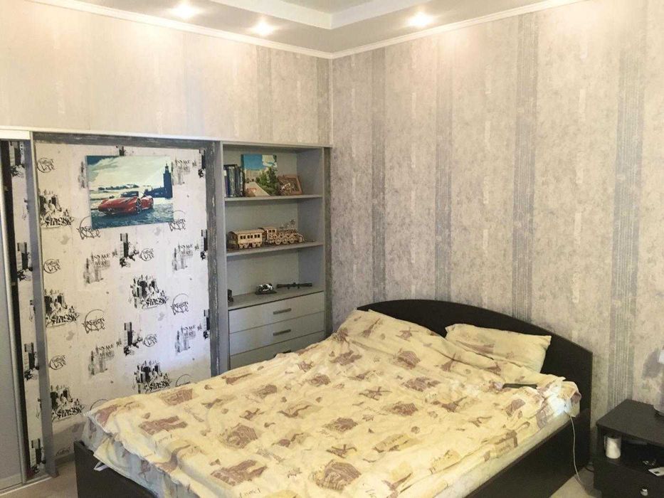 Будинок на пагорбі з видом на озеро та власною енергією, Гвоздів