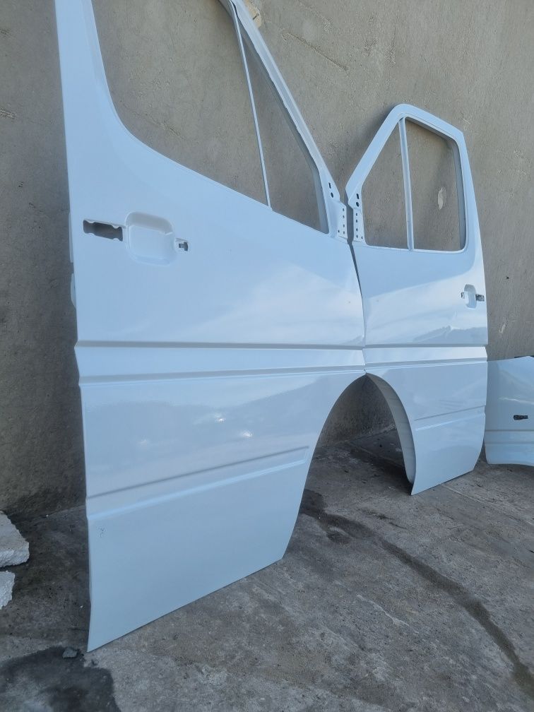 Двері передні Mersedes Sprinter від 1995-2006 року
