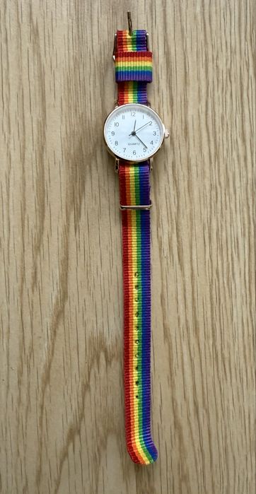 Nowy zegarek z kolorowym paskiem Quartz