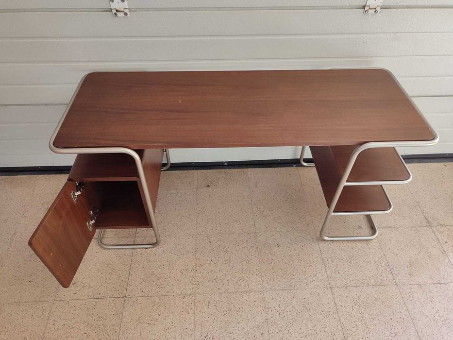 Secretária em ótimo estado