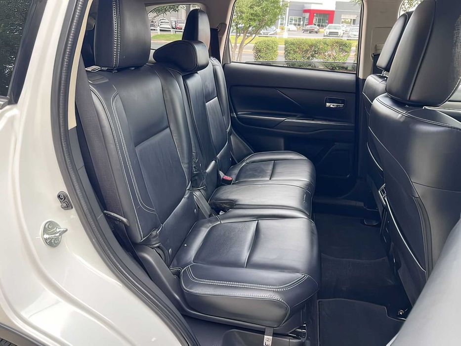 Mitsubishi Outlander      2019